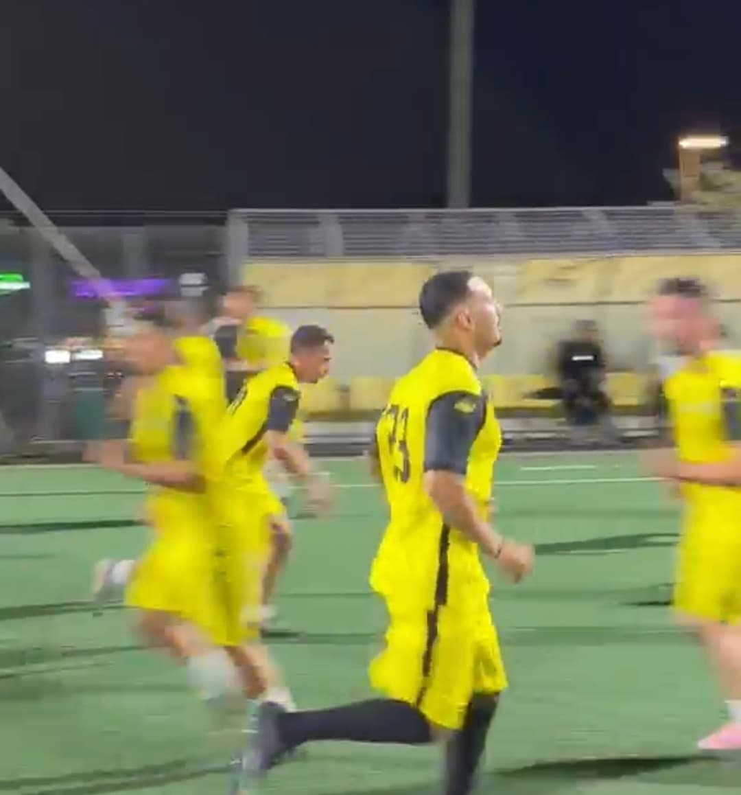 אחרי חצי שנה מחוץ למגרשי הכדורגל ויותר במגרשי הריאליטי: בן אור עקיבא חזר לכר הדשא