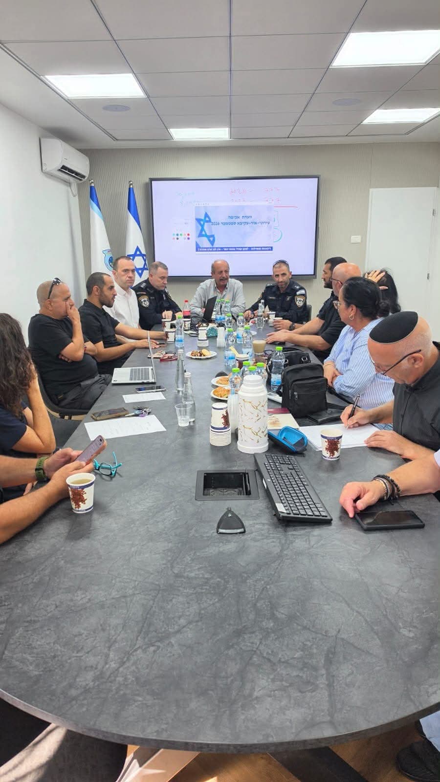 אור עקיבא מגבירה את האכיפה: היום התקיימה ישיבה חודשית בעירייה ומנגד התושבים רואים נוכחות מוגברת בשטח בשעות הלילה