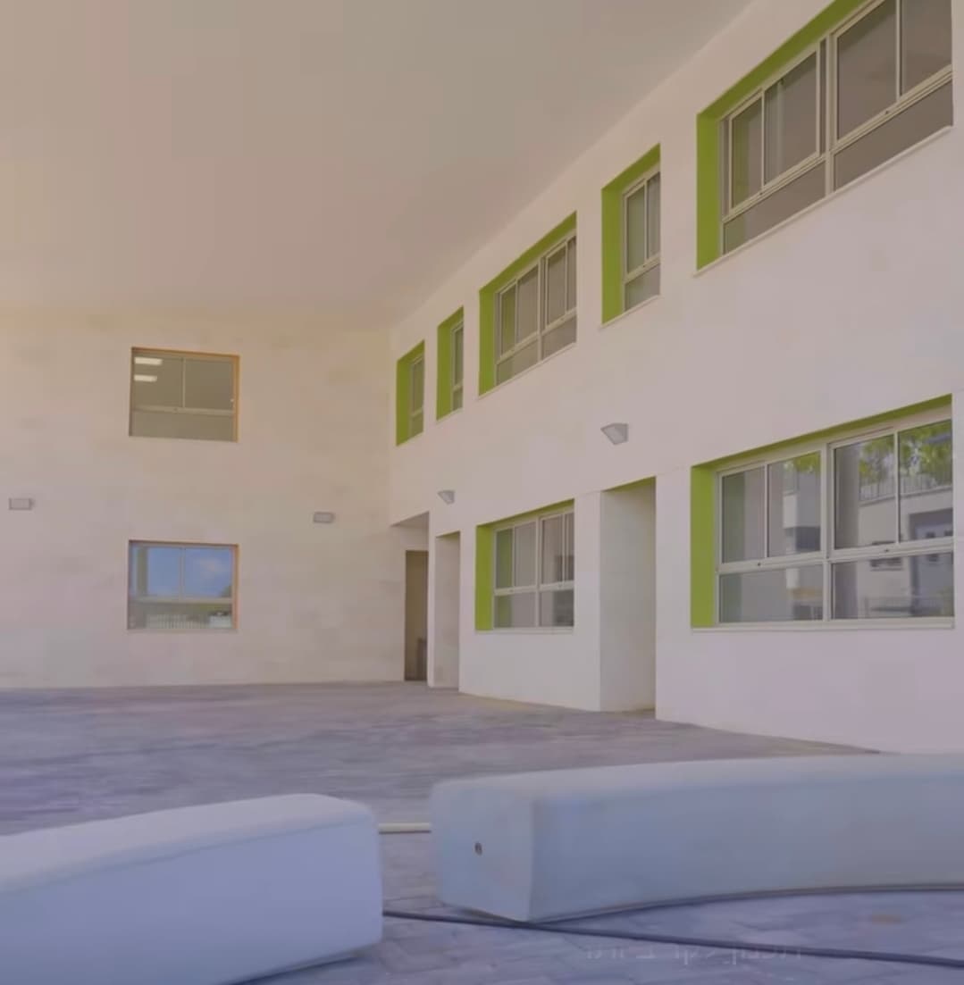דיון ער בבית הספר החדש: 39 תלמידים בכיתה א' ההורים דורשים לפצל את הכיתה באופן מיידי