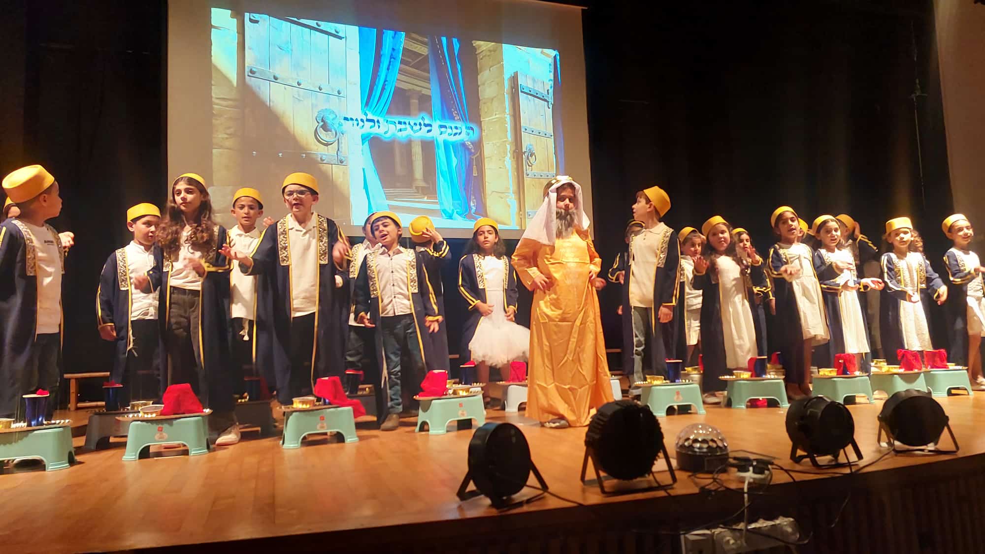 מעמד קבלת הסידור והחומש בבית החינוך “עציון” ערב של אמונה, תפילה וחינוך לערכים