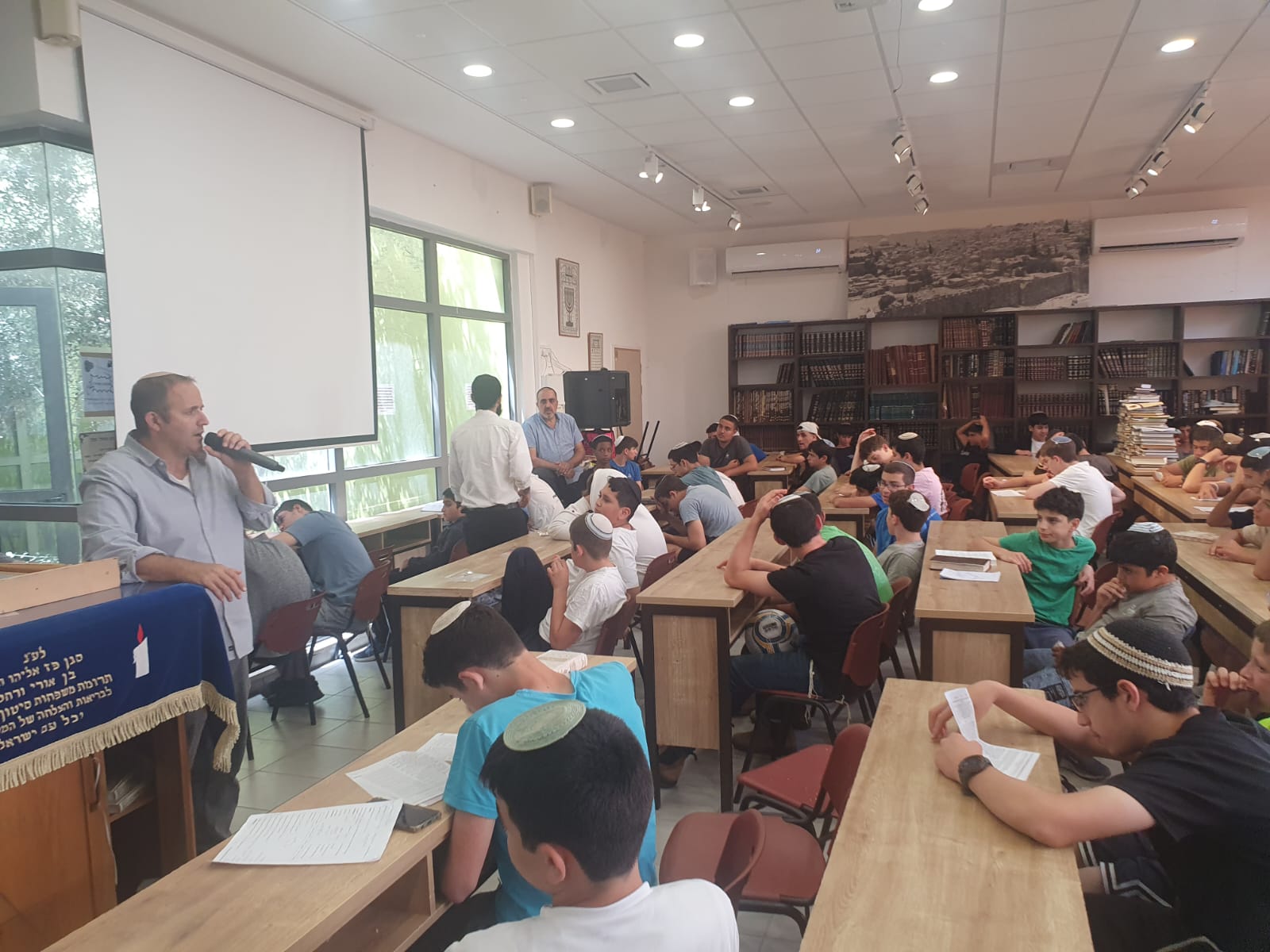 יום שכולו תורה: בישיבה התיכונית “נתיבות דרור” באור עקיבא שנערכו לקראת חג השבועות