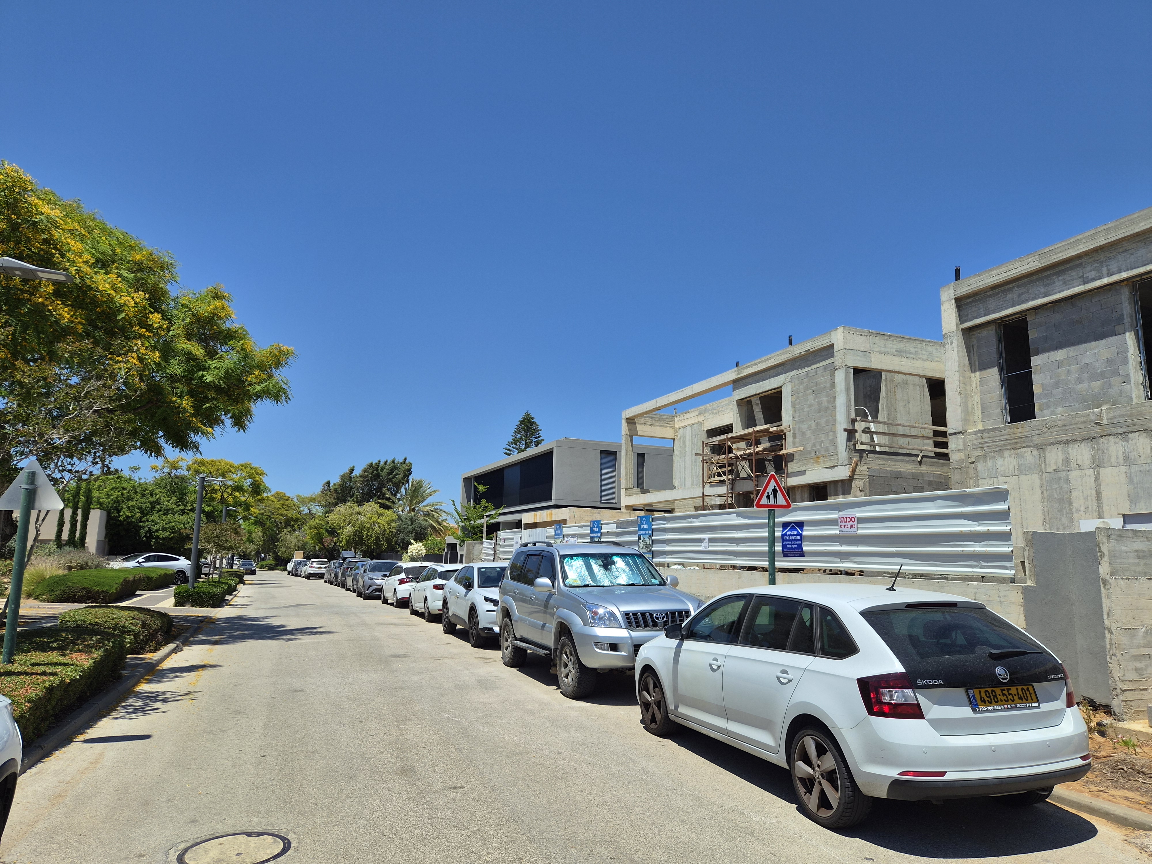תושבי רחוב הדר בקיסריה זועמים: “הבית הפרטי הפך למוקד סדנאות ואירועים  והרחוב משלם את המחיר”