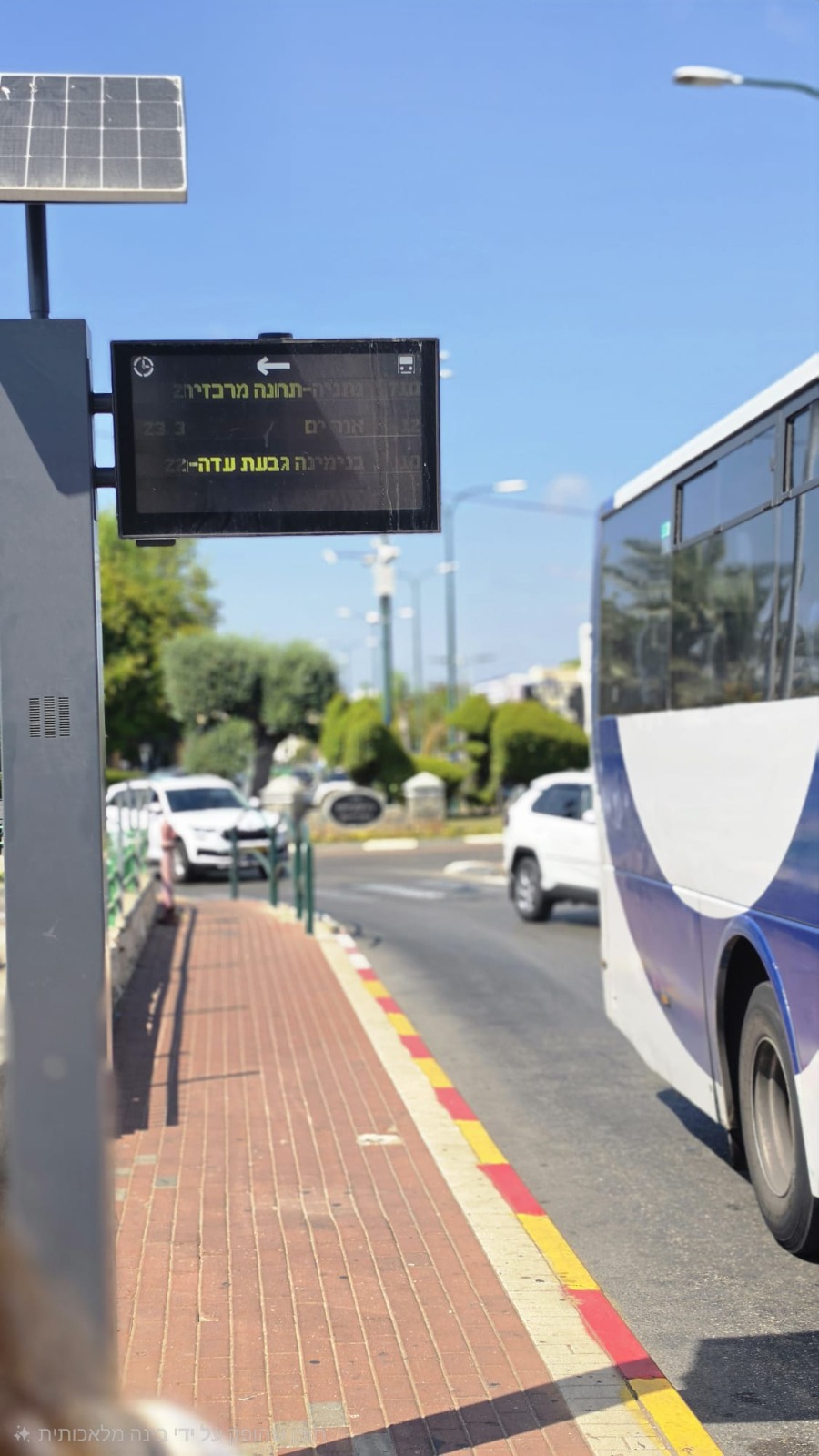 47 לוחות מידע חודשו באור עקיבא: כך תוכלו לדווח על תקלות בתחנות האוטובוס