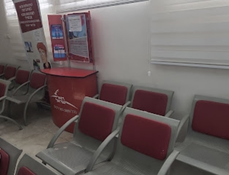 קבעתם תור בדואר באור עקיבא? לא בטוח שתקבלו שירות בזמן. תושבים זועמים: "אז בשביל מה קובעים שעה?"