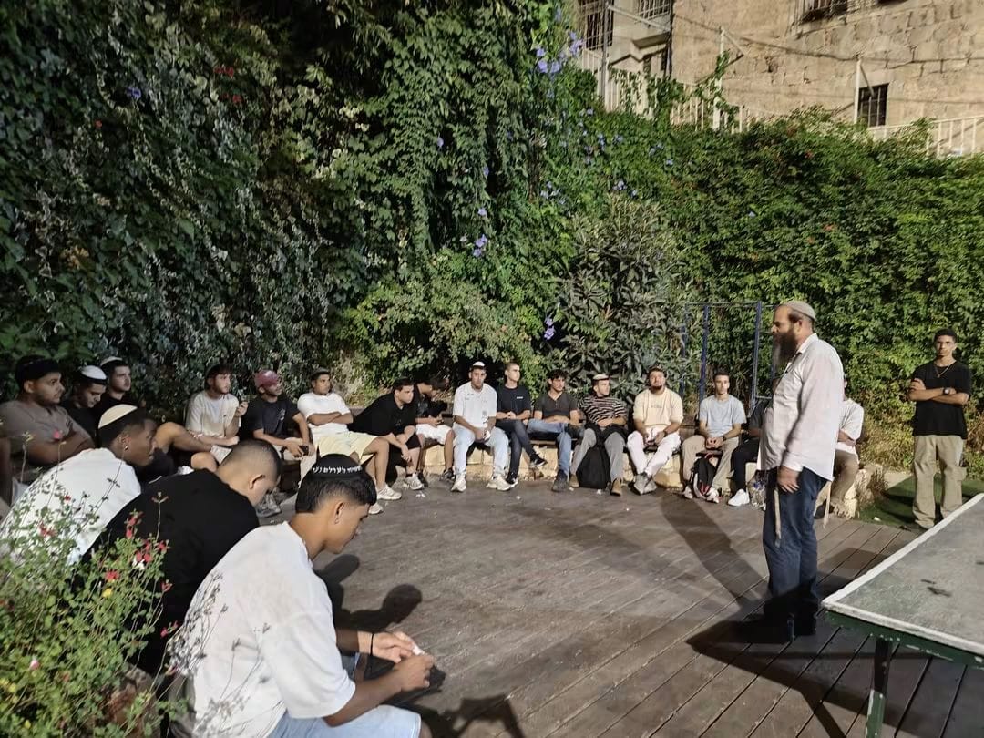 יום של חיבור לשורשים: תלמידי ישיבת ההסדר באור עקיבא במסע עומק  בחברון