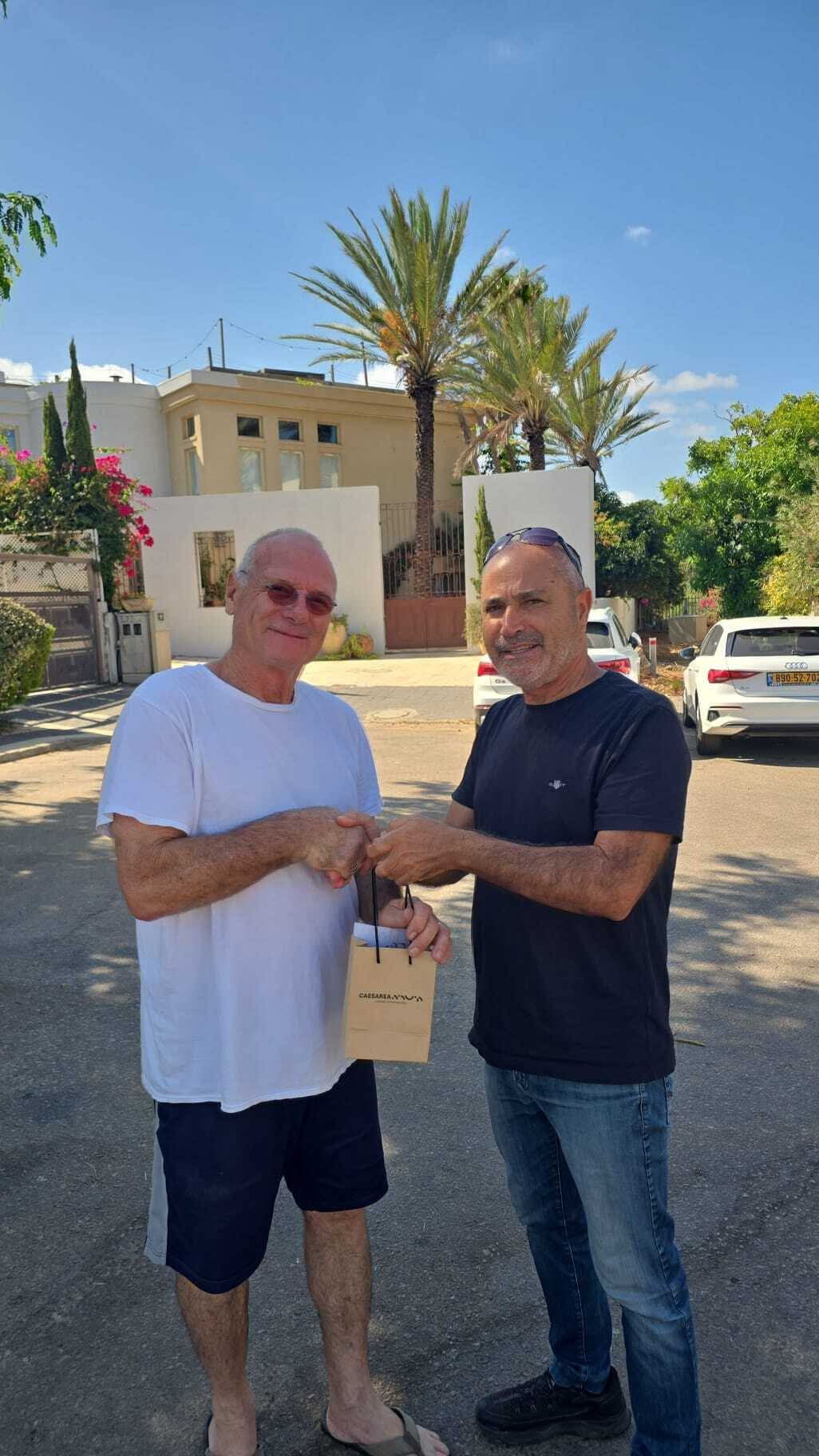 לא רק דבש: הברכה שהגיעה עד הדלתות בקיסריה לקראת השנה החדשה