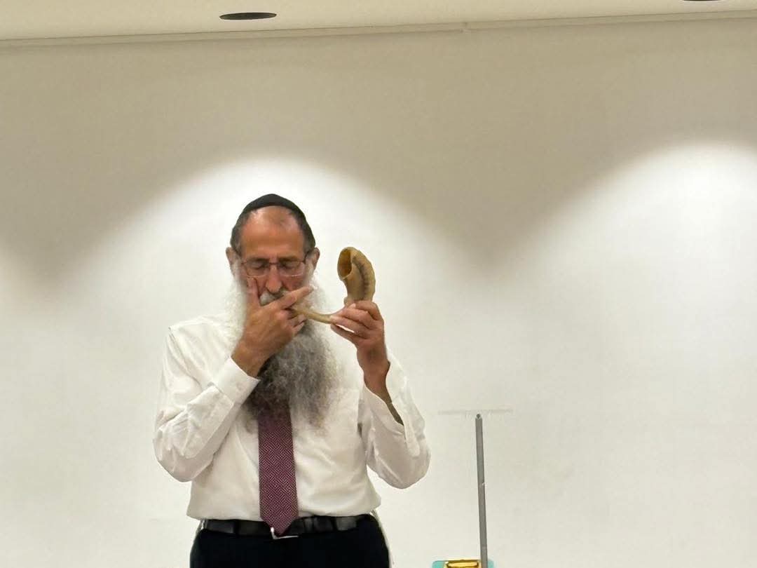האזרחים הוותיקים בקיסריה פתחו את השנה החדשה בבוקר חגיגי