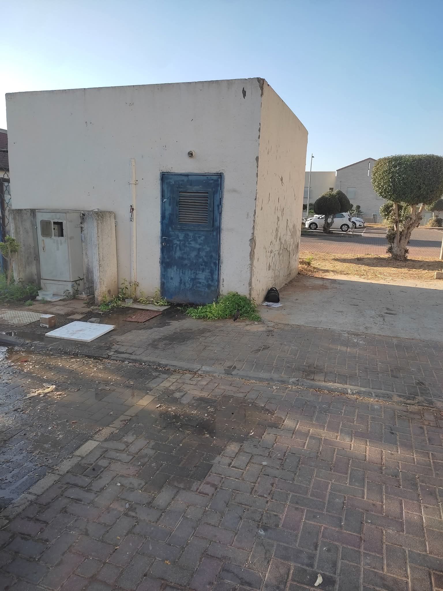שבוע של נזילה, שבוע של תסכול: תושבי שכונת אורות באור עקיבא דורשים טיפול מיידי במפגע המים