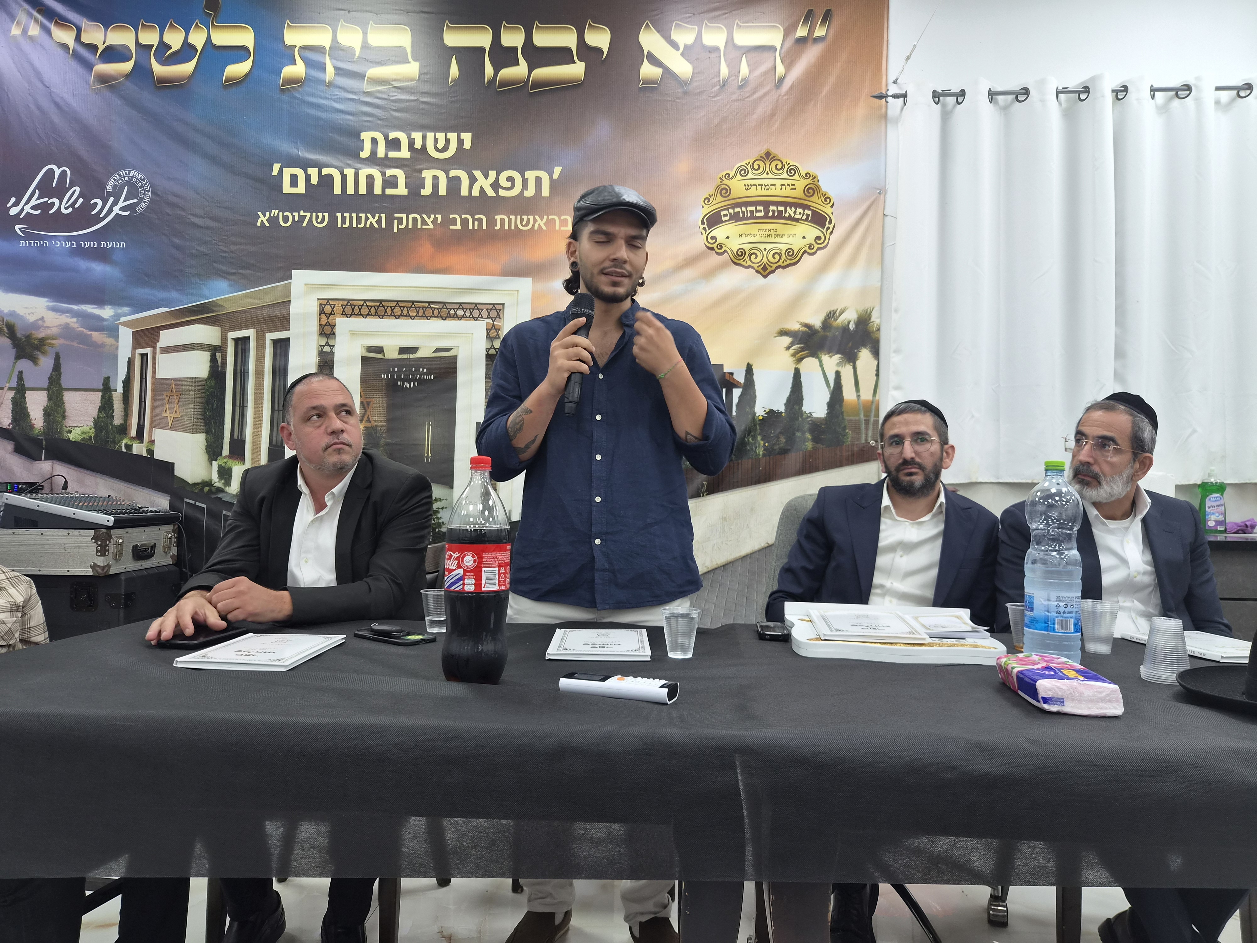 ערב סליחות מיוחד בבית מדרשו של הרב יצחק ואנונו: שורד השבי ריתק את המשתתפים