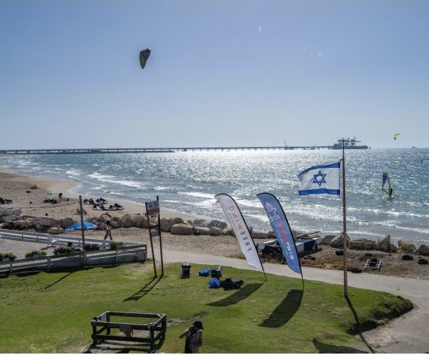 חשד לטביעה בחוף שדות ים: מסוקים באוויר, מתרחבים החיפושים